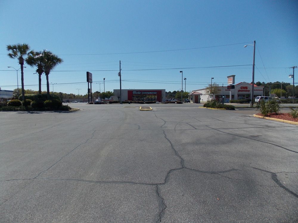 Panama Plaza: 1350 W 15th St, Panama City, FL 32401